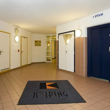 因斯布鲁克科平豪斯旅舍 *